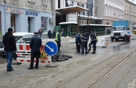 У центрі Львова прорвало труборпровід діаметром 600 мм.