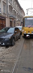 У Львові на площі Митній призупинився рух транспорту