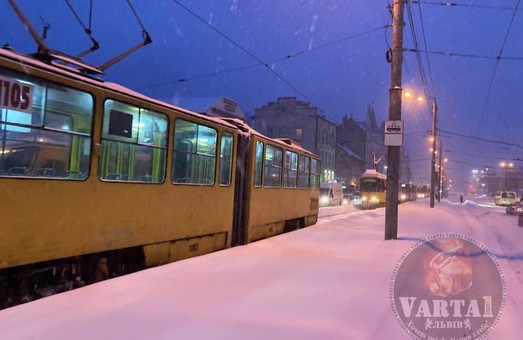 У Львові зранку через ДТП трамваї не могли вчасно виїхати із депо