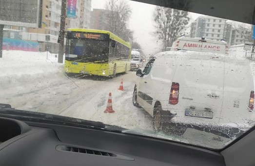 У Львові на вулиці Мазепи сталася ДТП