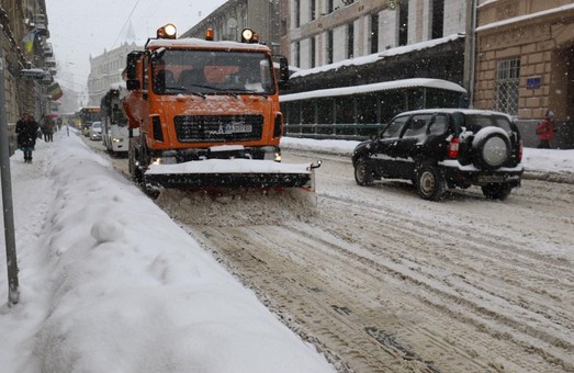 У п’ятницю у Львові для прибирання від снігу перекриватимуть окремі вулиці