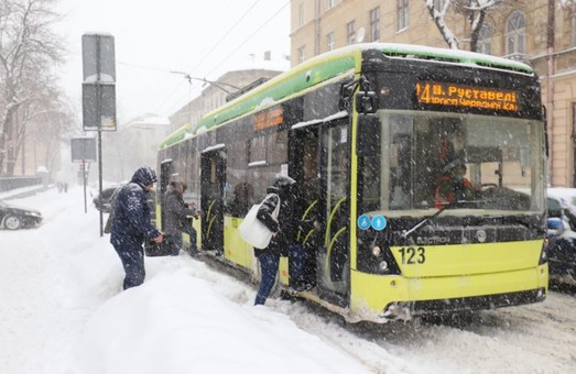 У Львові через негоду громадський транспорт працює у режимі вихідного дня