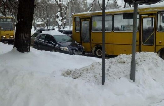 У Львові на вулиці Степана Бандери через ДТП зупинилися трамваї