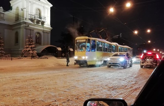 У Львові на вулиці Личаківській зійшов із рейок трамвай