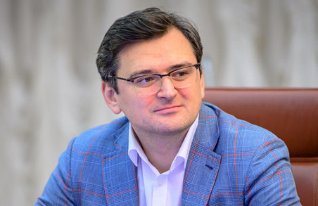 Очільник українського МЗС каже, що непокоїтися через відсутність контактів Зеленського і Байдена не варто