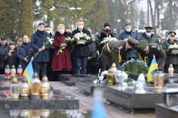 У Львові на Личаківському цвинтарі вшанували пам’ять Героїв Небесної Сотні