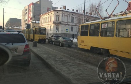 У Львові на вулиці Замарстинівській зранку зупинився рух трамваїв