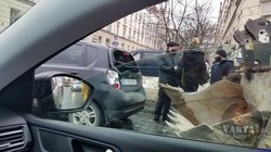 У Львові на вулиці Городоцькій легковик зіштовхнувся із екскаватором