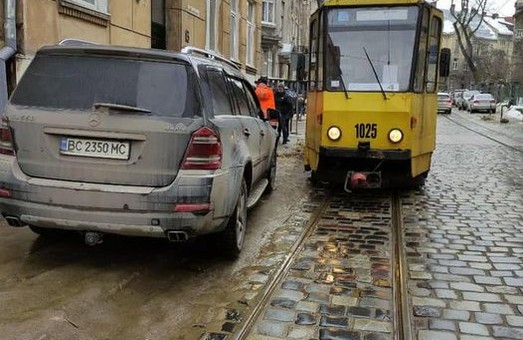 У Львові призупинився рух трамваї 4-го і 9-го маршрутів
