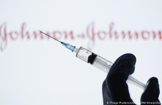 У США зареєстрували для застосування «антиковідну» вакцину, яку потрібно вводити лише один раз