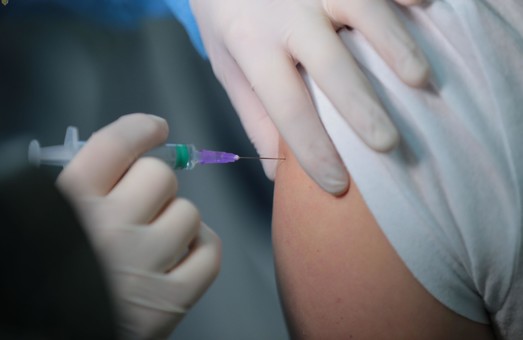 Єдиним способом набуття колективного імунітету проти COVID-19 є вакцинація