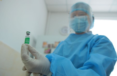 Зрада відміняється: Канада зареєструвала індійську вакцину «Covishield» якою уже вакцинують українців