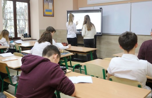 Сьогодні і у понеділок всі школи Львова працюватимуть у звичному режимі