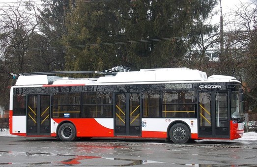Луцьк отримав новий «антиковідний» тролейбус