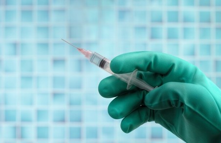 Зеленський каже, що уже перша доза антиковідної вакцини знижує ймовірність інфікування коронавірусом на 76%
