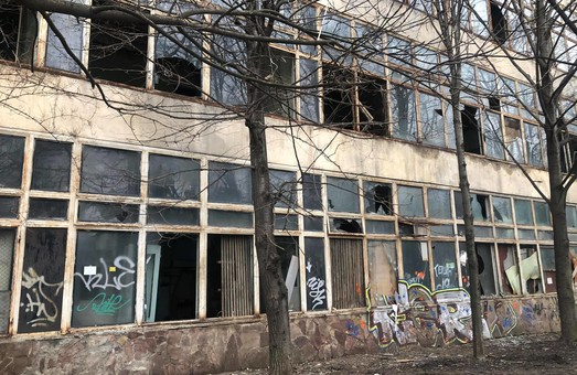 У Львові руйнується будівля НДІ «Еротрон»
