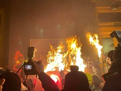 Акція протесту на підтримку Сергія Стерненка під стінами Офісу Президента закінчилася актами вандалізму (ФОТО, ВІДЕО)