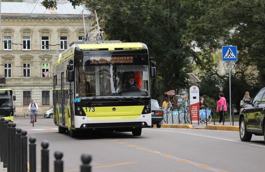 У Львові через реконструкцію вулиці Степана Бандери змінили чотири маршрути електротранспорту