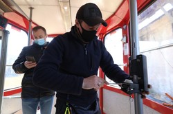 У Львові почали тестовий монтаж валідаторів для «електронного квитка» (ФОТО)