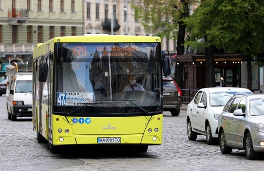 Відзавтра на трьох автобусних маршрутах збільшать кількість автобусів