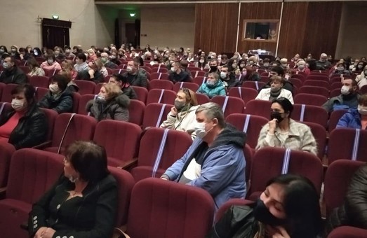 Працівники харківського моргу ледь не винесли на зборах керівника вперед ногами (ФОТО)