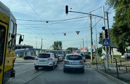 У Львові вимкнені світлофори спричинили транспортний колапс