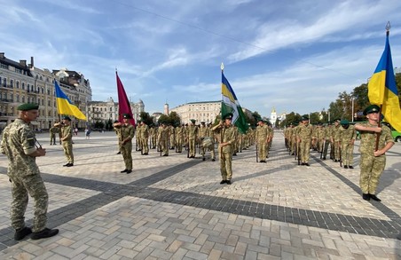 Військові на репетиції параду в Києві знову передали «привіт» Путіну
