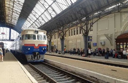 Як курсують приміські поїзди Львівської залізниці 5 березня