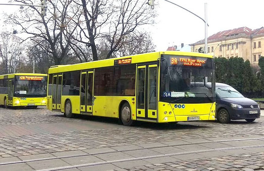Як курсує міський громадський транспорт Львова 23 березня