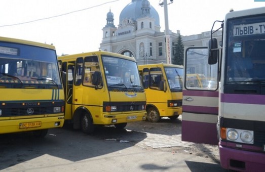 Як курсують зі Львова автобуси до Новояворівська та Шкла
