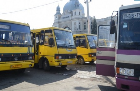 Як курсують зі Львова автобуси до Новояворівська та Шкла