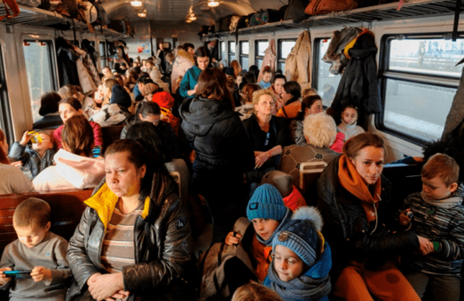 Поїздами до Львова і Одеси із Перемишля в Україну повертаються біженці