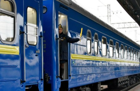 Учора ввечері окупанти під Києвом обстріляли поїзд, що прямував через Львів до Івано-Франківська