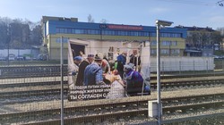 На вокзалі Вілюнюса розмістили плакати із світлинами із російсько-української війни (ФОТО)