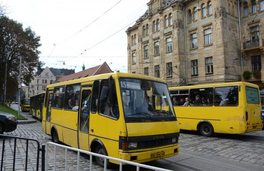 У Львові іще три автобусні маршрути відновили роботу