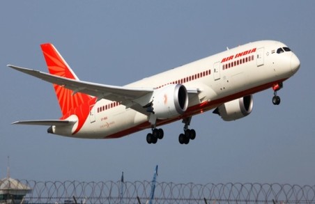 Найбільша авіакомпанія Індії припиняє продаж квитків на рейси із Москви до Делі