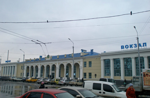 На Захід України із Донеччини прямує п'ять поїздів