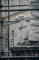 У Львові продовжують монтувати захисні споруди навколо пам'ятників