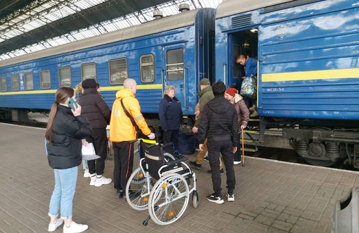 До Львова прямують евакуаційні поїзди із Покровська та Слов'янська на Донбасі