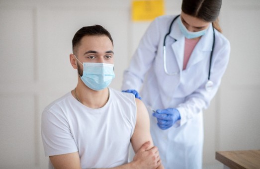 На Львівщині та іще у чотирьох регіонах Заходу України відновили виїзну вакцинацію проти COVID-19