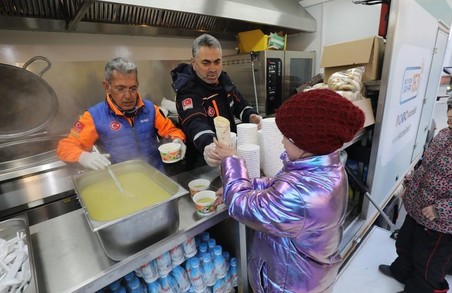 У Львові працює турецька мобільна кухня для вимушених переселенців