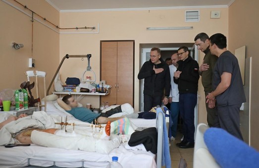 У Львові польський прем'єр-міністр відвідав міську лікарню і пообіцяв придбати апарат МРТ