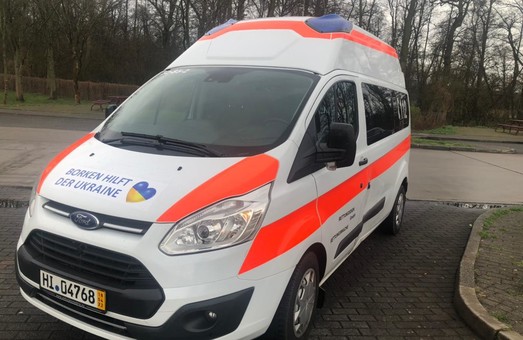Німецькі волонтери подарували автомобіль "швидкої" одній із лікарень Львівщини