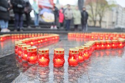 Львів доєднався до світової мовчазної акції за загиблими українськими дітьми (ФОТО)