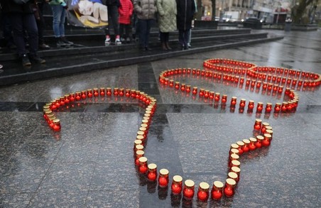 Львів доєднався до світової мовчазної акції за загиблими українськими дітьми (ФОТО)