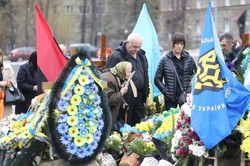 На Личаківському цвинтарі у Львові на Великодень вшанували Героїв України (ФОТО)