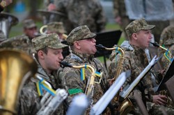 У Львові учора військовий оркестр грав для вимиушених переселенців (ФОТО)