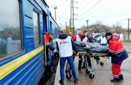 Учора до Львова прибув спеціальний евакуаційний медичний потяг (ФОТО)