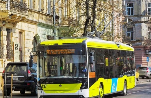 У Львові на вихідні збільшать кількість транспорту на маршрутах до цвинтарів