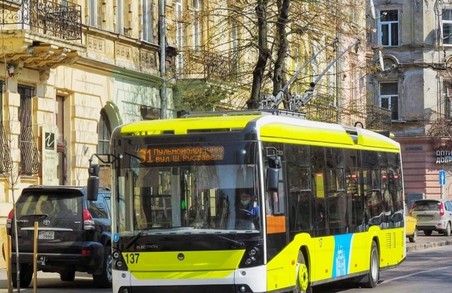 У Львові на вихідні збільшать кількість транспорту на маршрутах до цвинтарів